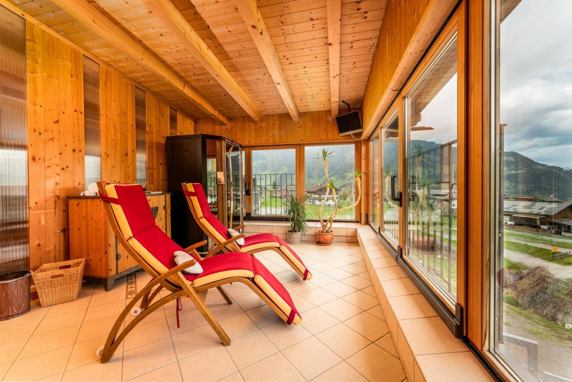 Alpen Wohlfuehlhotel Doerflwirt Hainzenberg Exterior photo