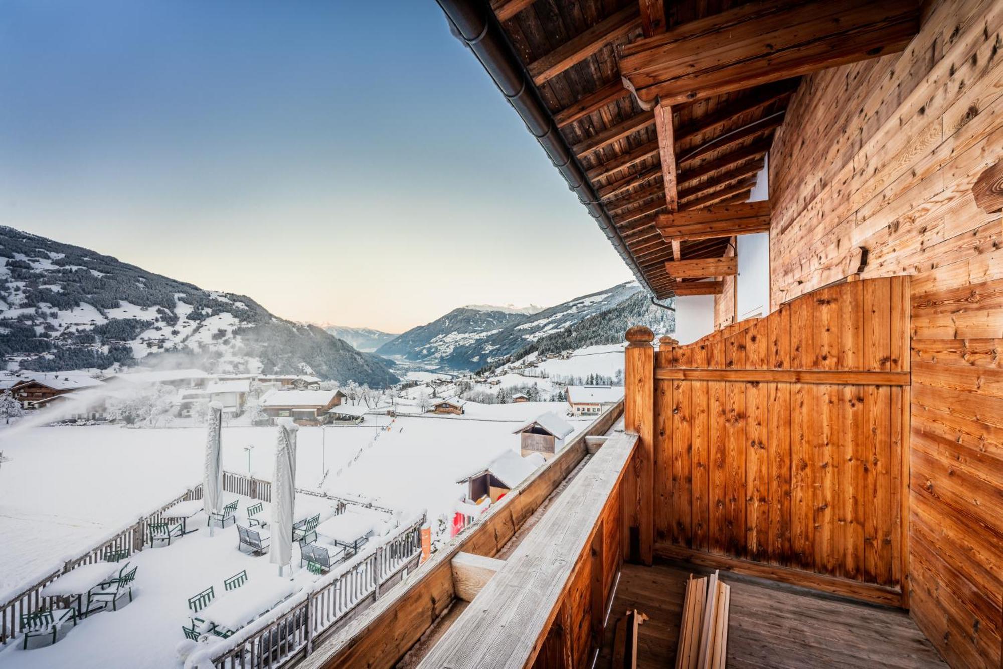 Alpen Wohlfuehlhotel Doerflwirt Hainzenberg Exterior photo
