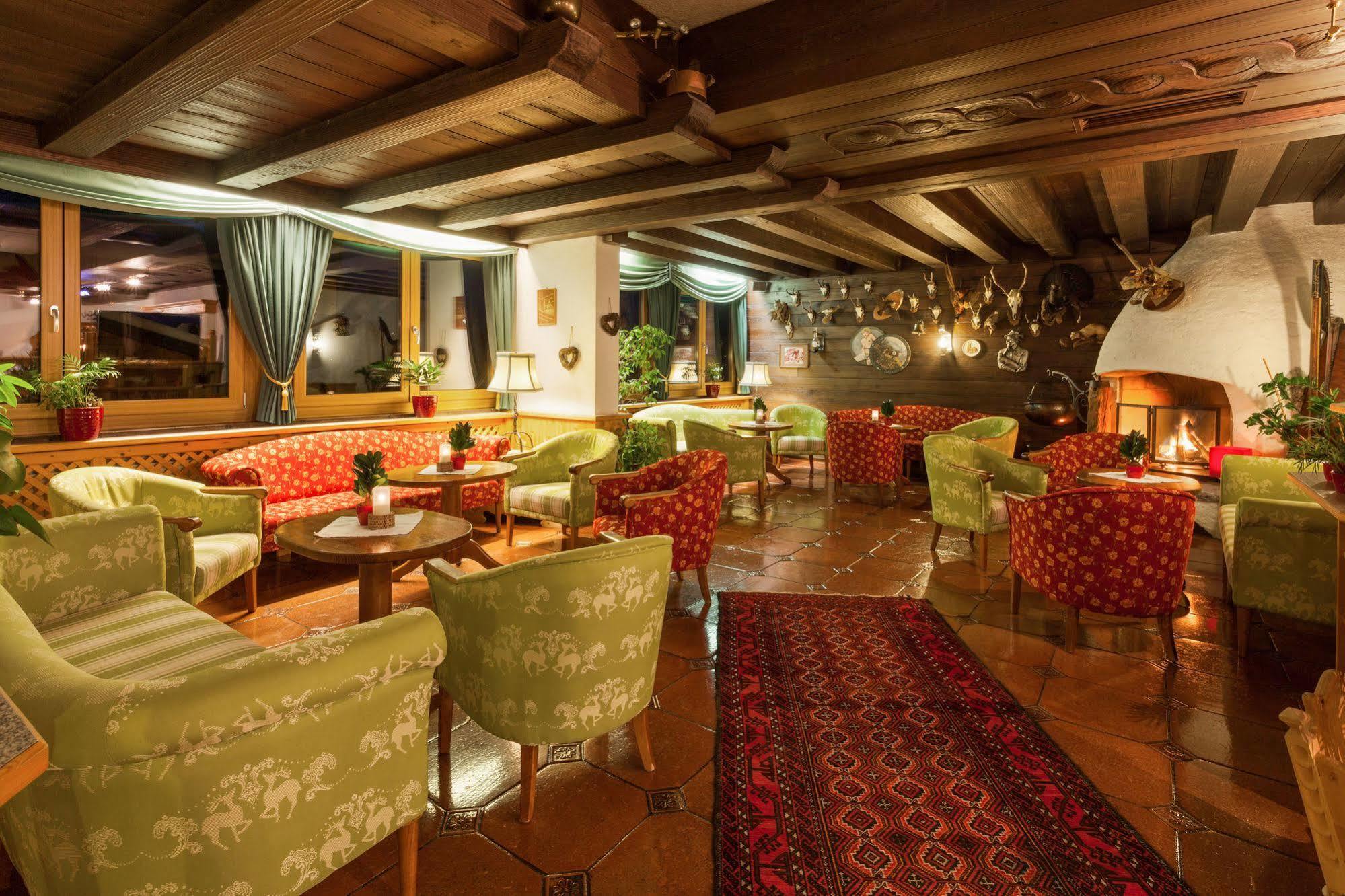 Alpen Wohlfuehlhotel Doerflwirt Hainzenberg Exterior photo